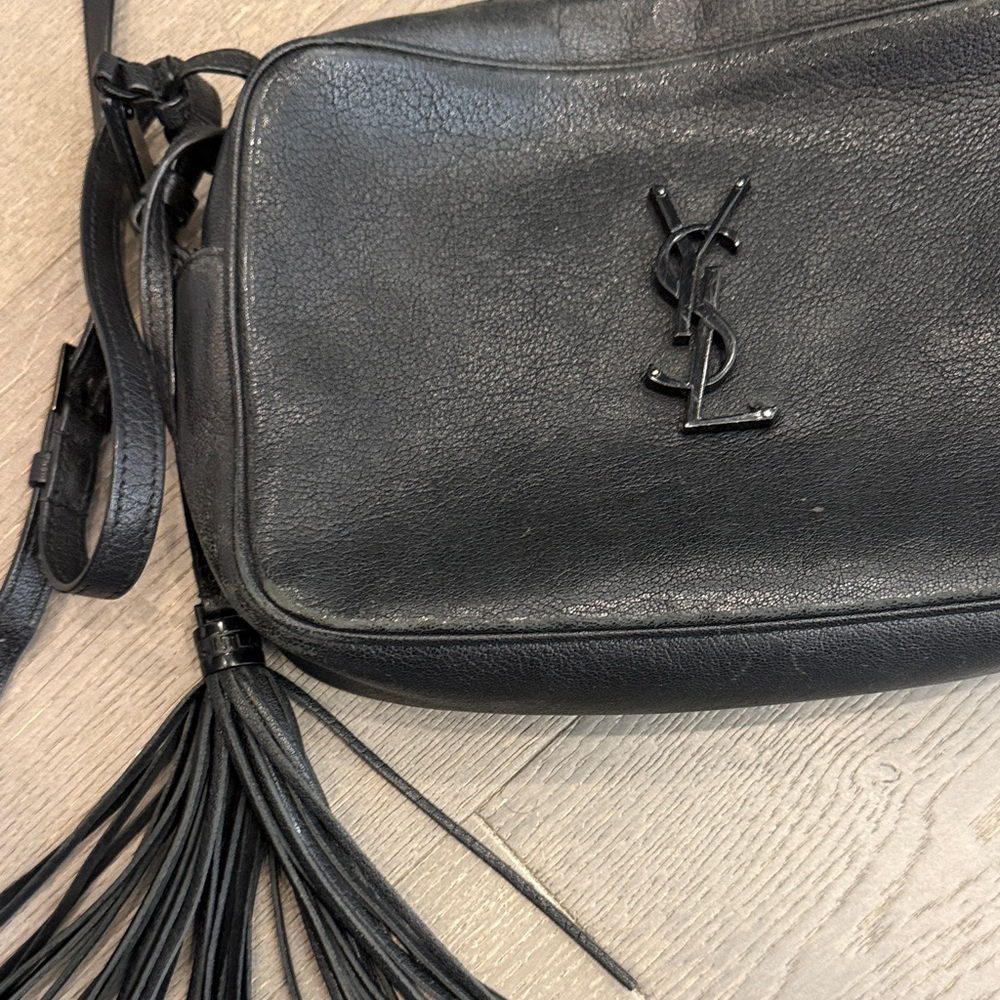 Yves Saint Laurent Lou Camera Bag in grained leather - Picture 2 of 4